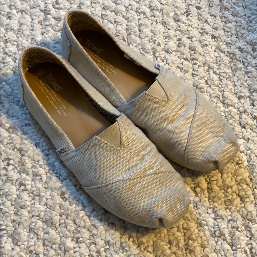 Tan Toms